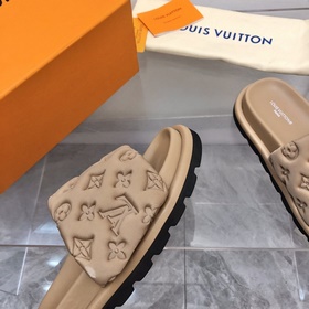 Модель для пар Новейшие рельефные тапочки LV весна-лето Pool Pill