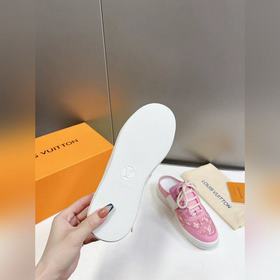 Louis Vuitton (Луи Виттен/LV) – новейшая модель, синхронная прода