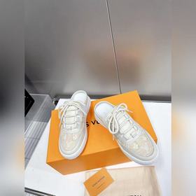Louis Vuitton (Луи Виттен/LV) – новейшая модель, синхронная прода