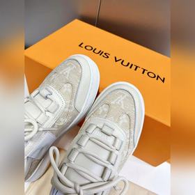 Louis Vuitton (Луи Виттен/LV) – новейшая модель, синхронная прода