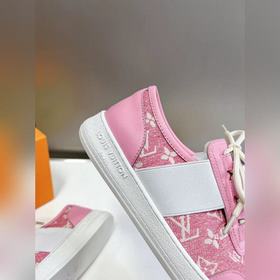 Louis Vuitton (Луи Виттен/LV) – новейшая модель, синхронная прода