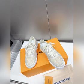 Louis Vuitton (Луи Виттен/LV) – новейшая модель, синхронная прода