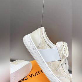 Louis Vuitton (Луи Виттен/LV) – новейшая модель, синхронная прода