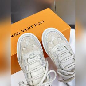 Louis Vuitton (Луи Виттен/LV) – новейшая модель, синхронная прода