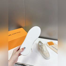 Louis Vuitton (Луи Виттен/LV) – новейшая модель, синхронная прода