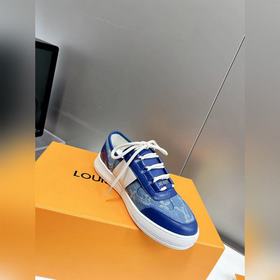 Louis Vuitton (Луи Виттен/LV) – новейшая модель, синхронная прода