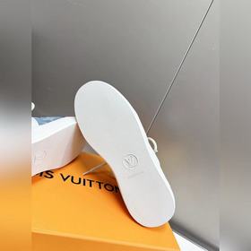 Louis Vuitton (Луи Виттен/LV) – новейшая модель, синхронная прода