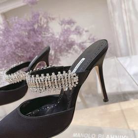 MANOLO BLAHNIK 9 см каблук LUTARA» туфли-муле из шелка с кристалл