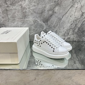 Новая коллекция Alexander McQueen на осень-зиму. Кожаные белые ту
