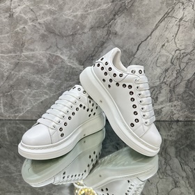 Новая коллекция Alexander McQueen на осень-зиму. Кожаные белые ту