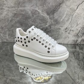 Новая коллекция Alexander McQueen на осень-зиму. Кожаные белые ту