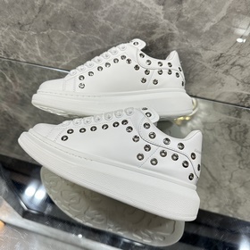 Новая коллекция Alexander McQueen на осень-зиму. Кожаные белые ту
