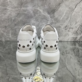 Новая коллекция Alexander McQueen на осень-зиму. Кожаные белые ту
