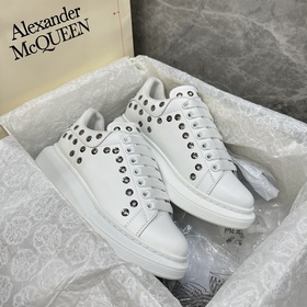 Новая коллекция Alexander McQueen на осень-зиму. Кожаные белые ту