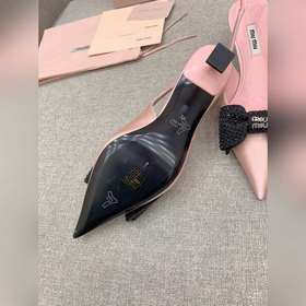 Новые туфли miu с заостренным носком и бантиком. Очень изящные и 