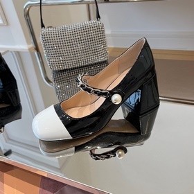 MiuMiu Новые лаковые туфли на каблуке 6,5 см с ремешком через пят