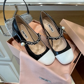 MiuMiu Новые лаковые туфли на каблуке 6,5 см с ремешком через пят