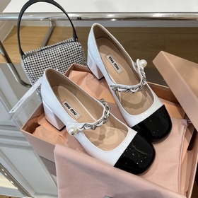 MiuMiu Новые лаковые туфли на каблуке 6,5 см с ремешком через пят