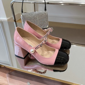 MiuMiu Новые лаковые туфли на каблуке 6,5 см с ремешком в носке и