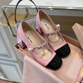 MiuMiu Новые лаковые туфли на каблуке 6,5 см с ремешком в носке и