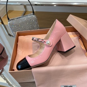 MiuMiu Новые лаковые туфли на каблуке 6,5 см с ремешком в носке и