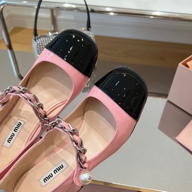 MiuMiu Новые лаковые туфли на каблуке 6,5 см с ремешком в носке и
