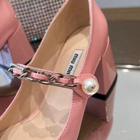 MiuMiu Новые лаковые туфли на каблуке 6,5 см с ремешком в носке и
