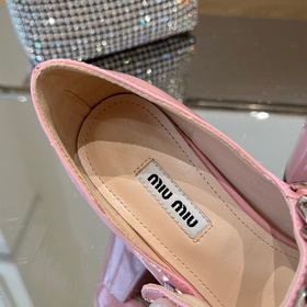 MiuMiu Новые лаковые туфли на каблуке 6,5 см с ремешком в носке и