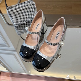 MiuMiu Новые лаковые туфли на каблуке 6,5 см с ремешком через пят