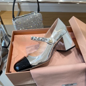 MiuMiu Новые лаковые туфли на каблуке 6,5 см с ремешком через пят