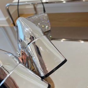 MiuMiu Новые лаковые туфли на каблуке 6,5 см с ремешком через пят