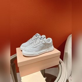 Топовая версия. Лучшая модель этого года от Miu. Новейшая популяр