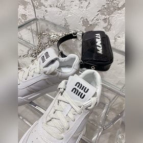 Бег по цене Miu 2023 Новая модель Популярная модель «грязные» туф