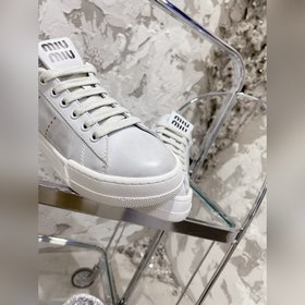 Бег по цене Miu 2023 Новая модель Популярная модель «грязные» туф