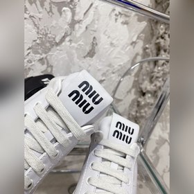 Бег по цене Miu 2023 Новая модель Популярная модель «грязные» туф