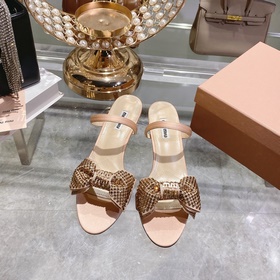 Обновленная модель miumiu весна-лето 2023. Эти сандалии действите