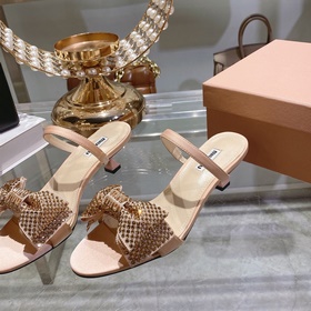 Обновленная модель miumiu весна-лето 2023. Эти сандалии действите
