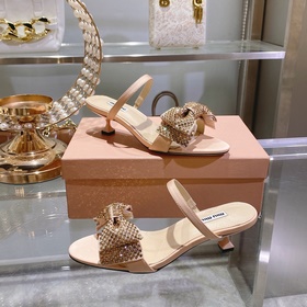 Обновленная модель miumiu весна-лето 2023. Эти сандалии действите