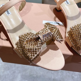 Обновленная модель miumiu весна-лето 2023. Эти сандалии действите