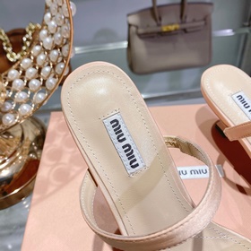 Обновленная модель miumiu весна-лето 2023. Эти сандалии действите