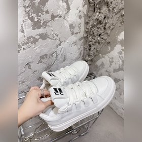 Бег по цене Miu 2023 Новая модель Популярная модель «грязные» туф