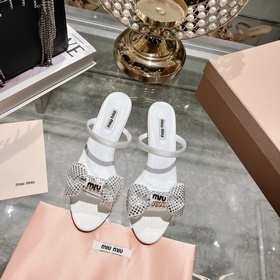 Обновленная модель miumiu весна-лето 2023. Эти сандалии действите