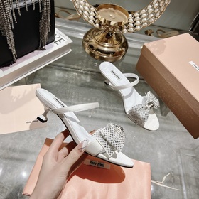 Обновленная модель miumiu весна-лето 2023. Эти сандалии действите