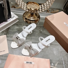 Обновленная модель miumiu весна-лето 2023. Эти сандалии действите