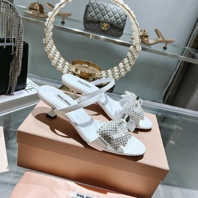 Обновленная модель miumiu весна-лето 2023. Эти сандалии действите