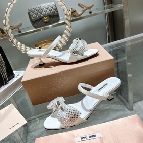 Обновленная модель miumiu весна-лето 2023. Эти сандалии действите
