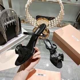 Обновленная модель miumiu весна-лето 2023. Эти сандалии действите