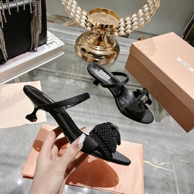 Обновленная модель miumiu весна-лето 2023. Эти сандалии действите