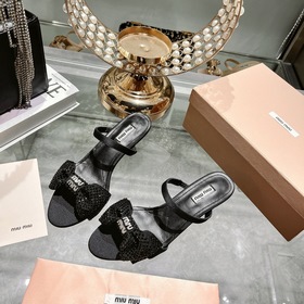 Обновленная модель miumiu весна-лето 2023. Эти сандалии действите