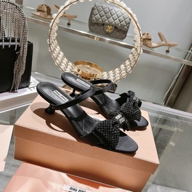 Обновленная модель miumiu весна-лето 2023. Эти сандалии действите